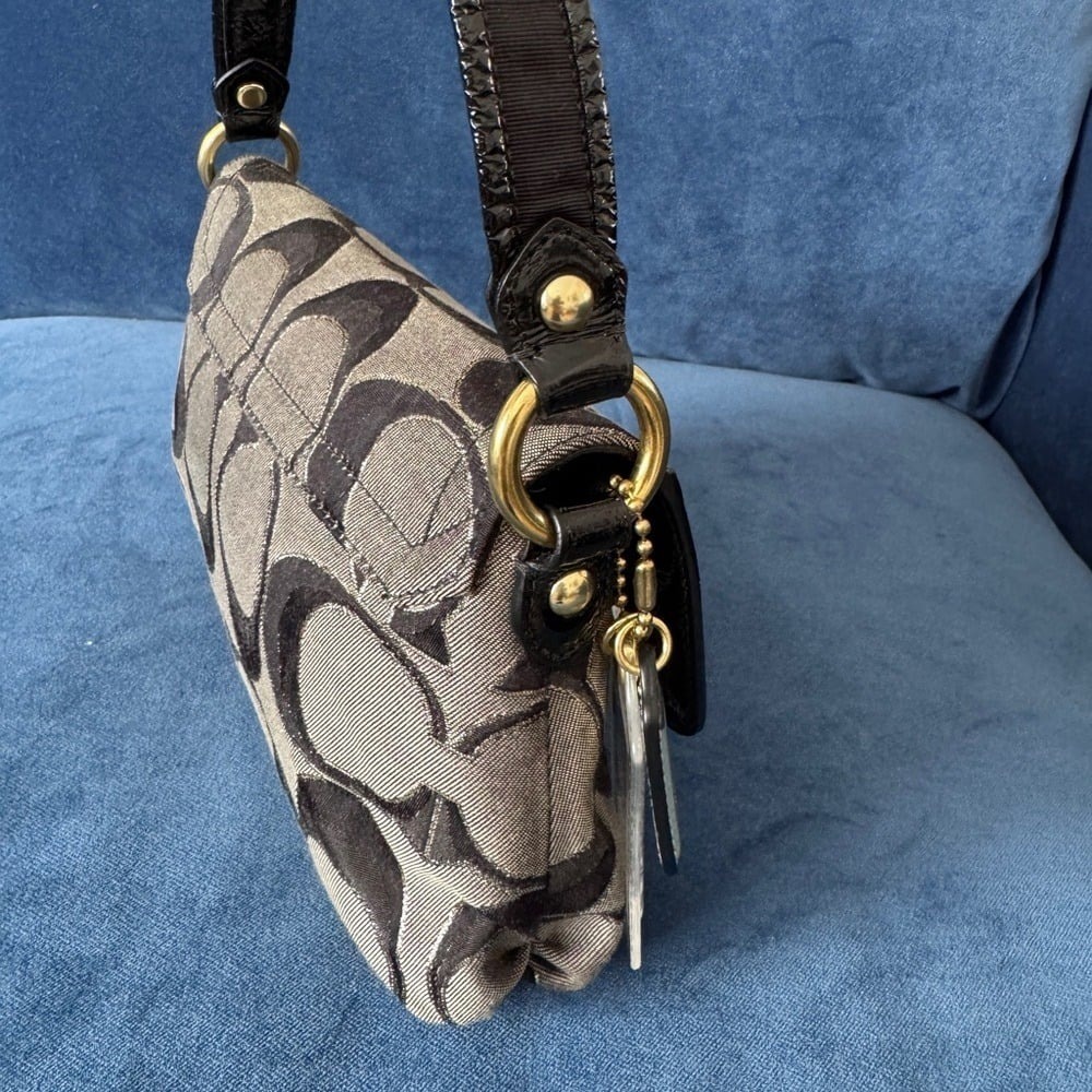 Coach
Coach Black/Grey Signature Canvas and
Patent‎ Leather Shoulder Bag - Picture 12 of 12